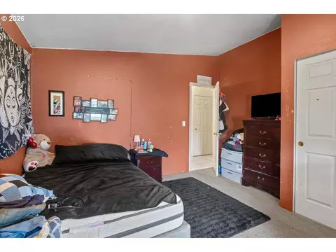 Bedroom - 786 Hoffman Rd, Salem, OR 97301 photo 2 of 10