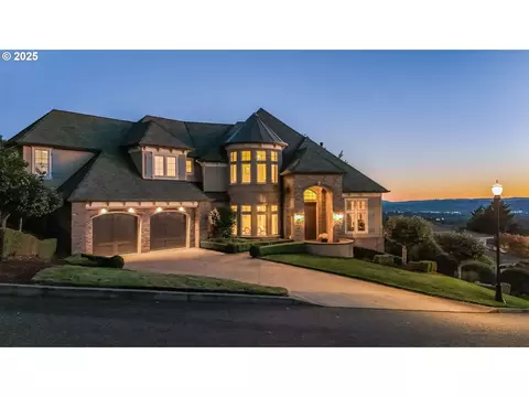 2348 NW Pinnacle Dr, Portland, OR 97229