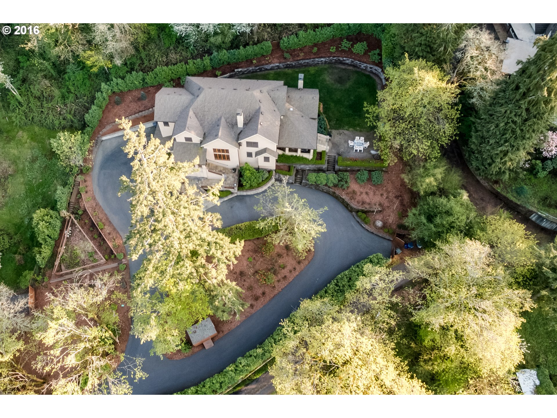 2155 Eaton Dr, Eugene, OR 97403 photo 1