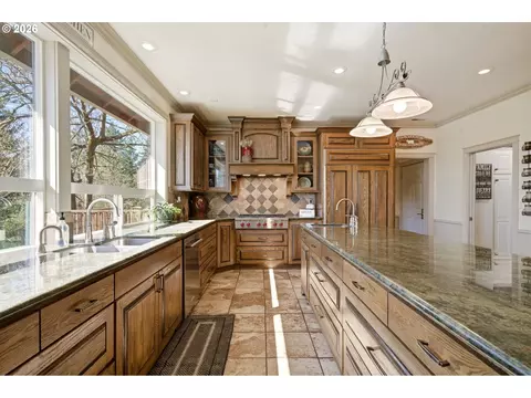 Kitchen - 2910 SE 282nd Ct, Camas, WA 98607 photo 2 of 8