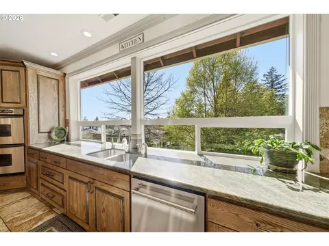 Kitchen - 2910 SE 282nd Ct, Camas, WA 98607 photo 4 of 8