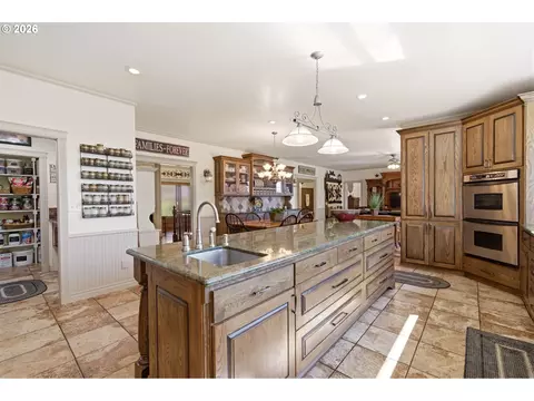 Kitchen - 2910 SE 282nd Ct, Camas, WA 98607 photo 3 of 8