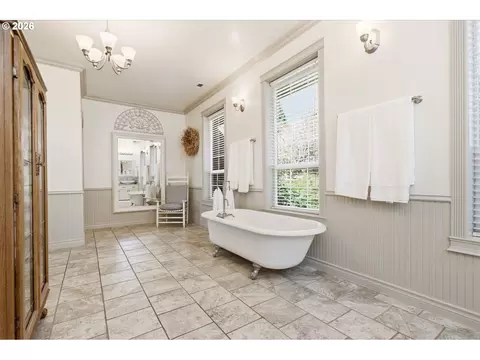 Bath - 2910 SE 282nd Ct, Camas, WA 98607 photo 3 of 7