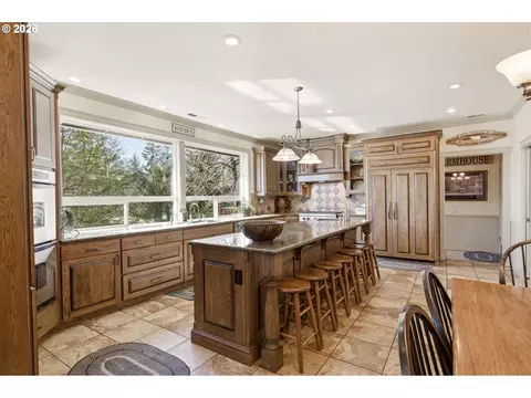 Kitchen - 2910 SE 282nd Ct, Camas, WA 98607 photo 6 of 8