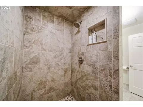 Bath - 2910 SE 282nd Ct, Camas, WA 98607 photo 7 of 7