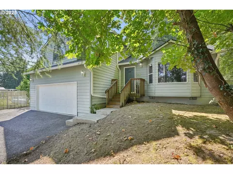 10748 SE Clinton St, Portland, OR 97266