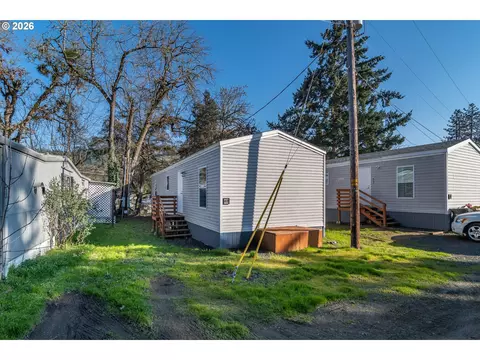 5000 NE Stephens St #40, Roseburg, OR 97470