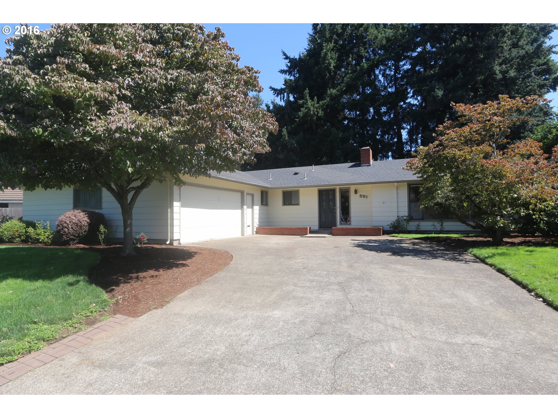 591 Roan Dr, Eugene, OR 97401 photo 1