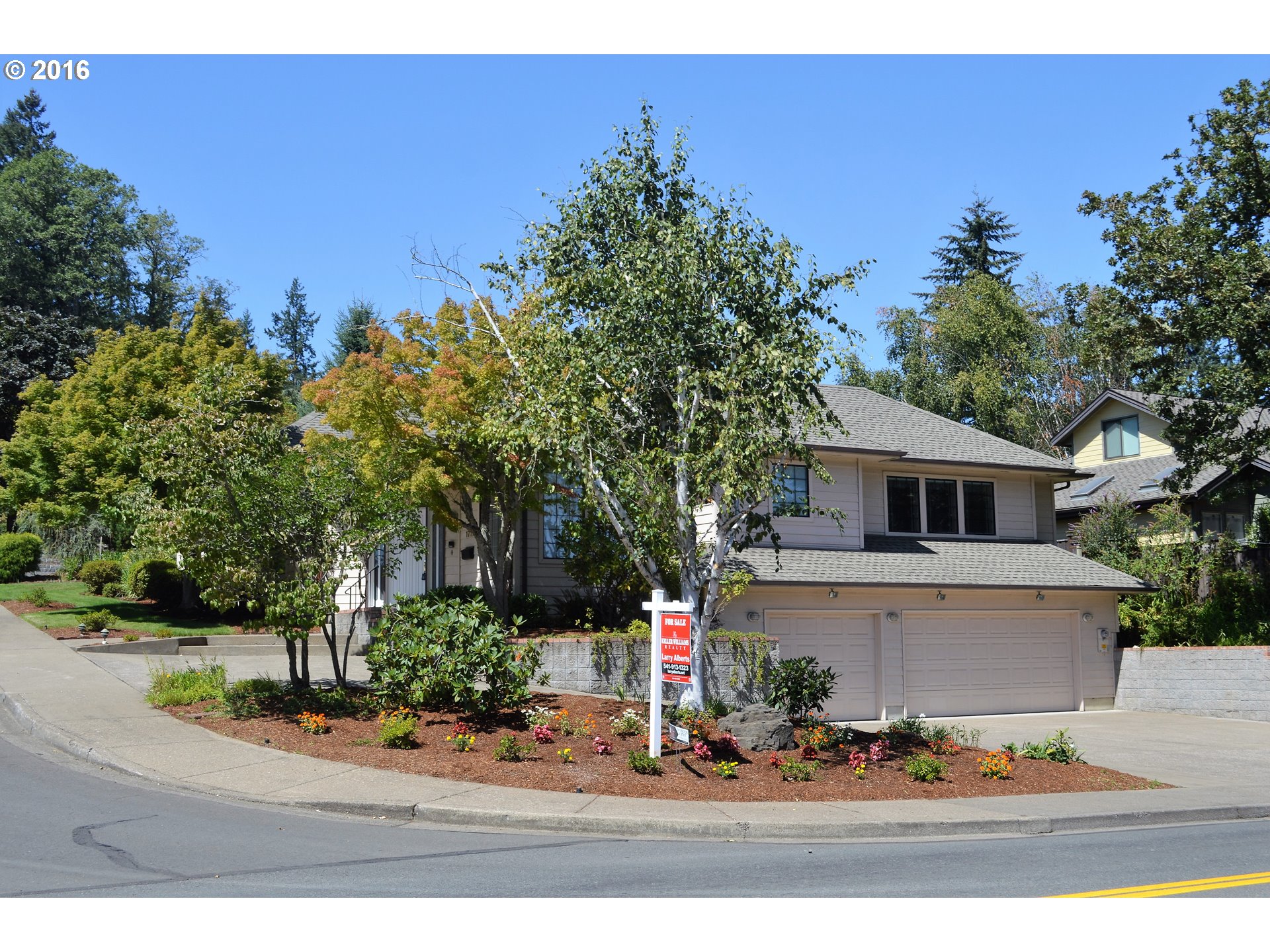 1711 White Oak Dr, Eugene, OR 97405 photo 1