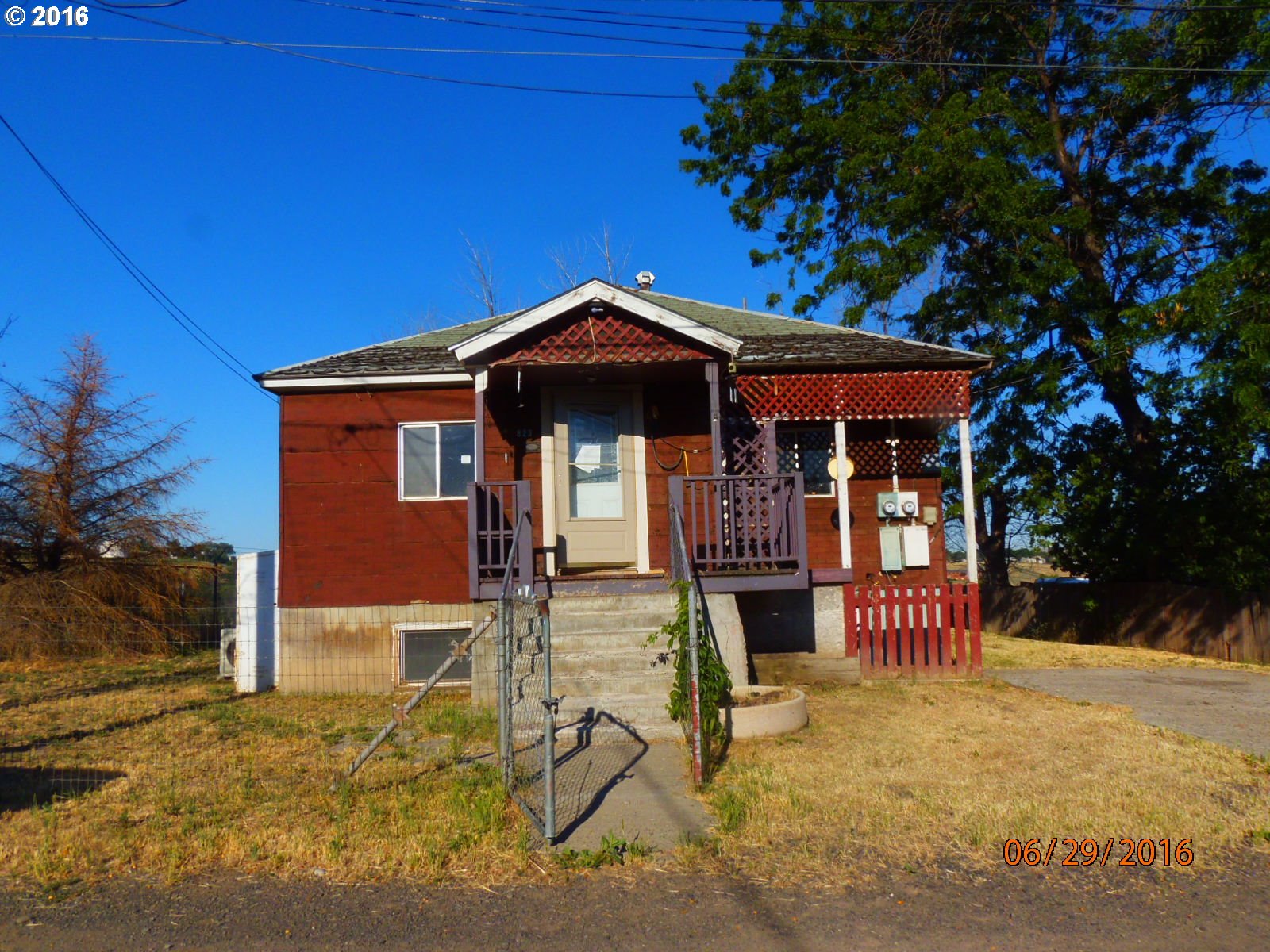 823 SW 14th St, Pendleton, OR 97801 photo 1