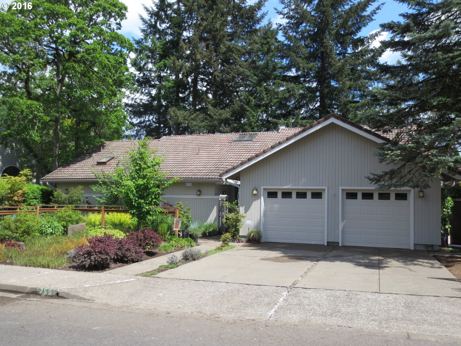 1755 Tabor St, Eugene, OR 97401 photo 1