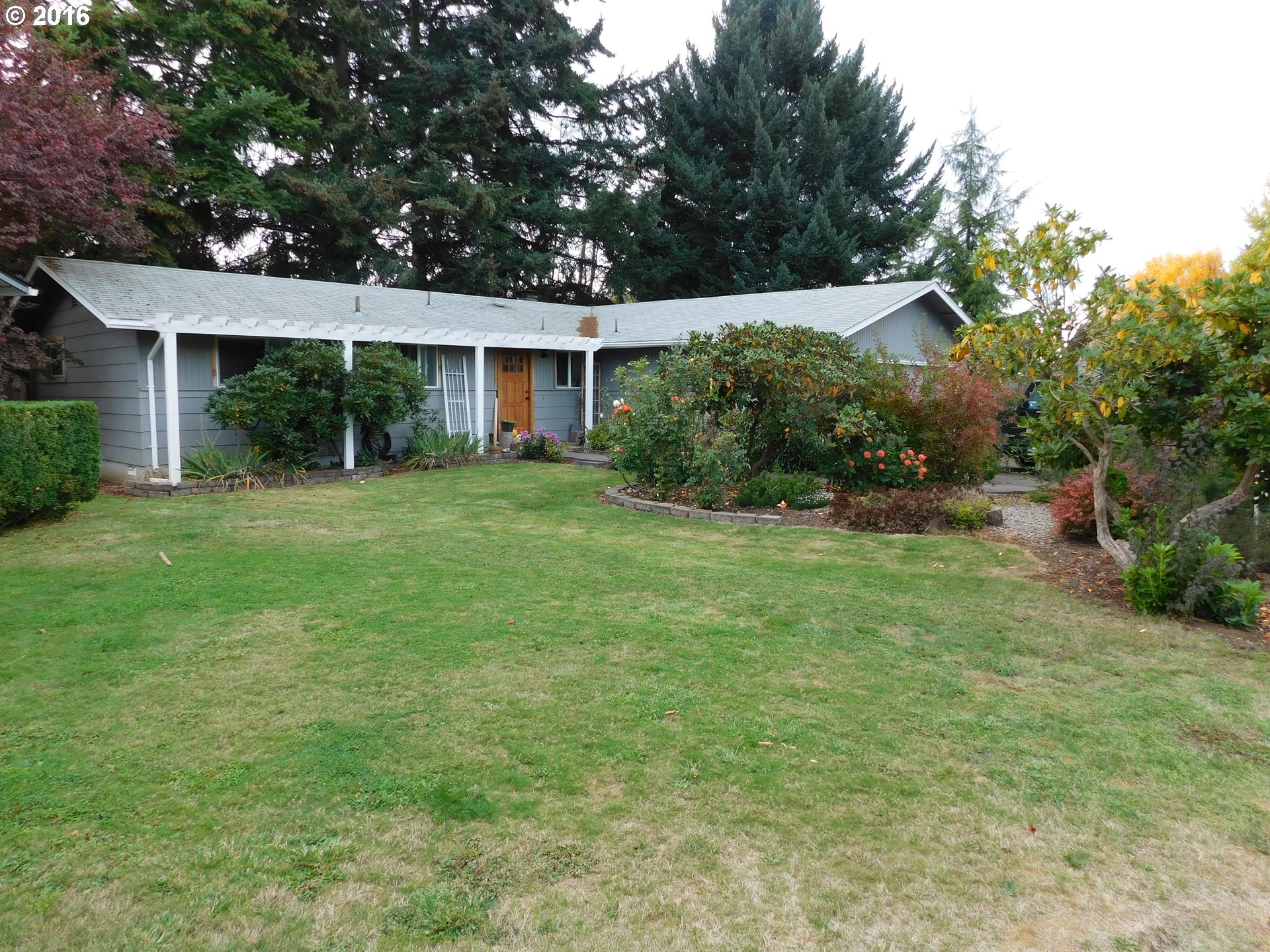 2252 Laurelhurst Dr, Eugene, OR 97402 photo 1