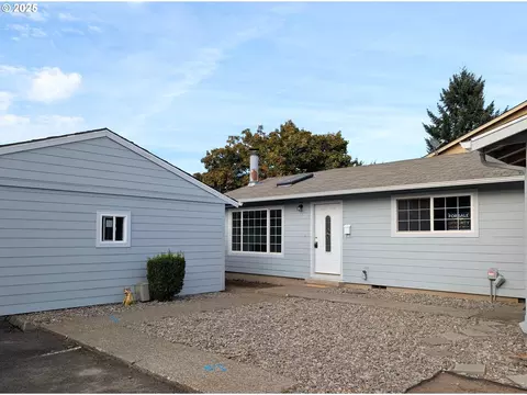 257 SE 3rd Ave, Canby, OR 97013