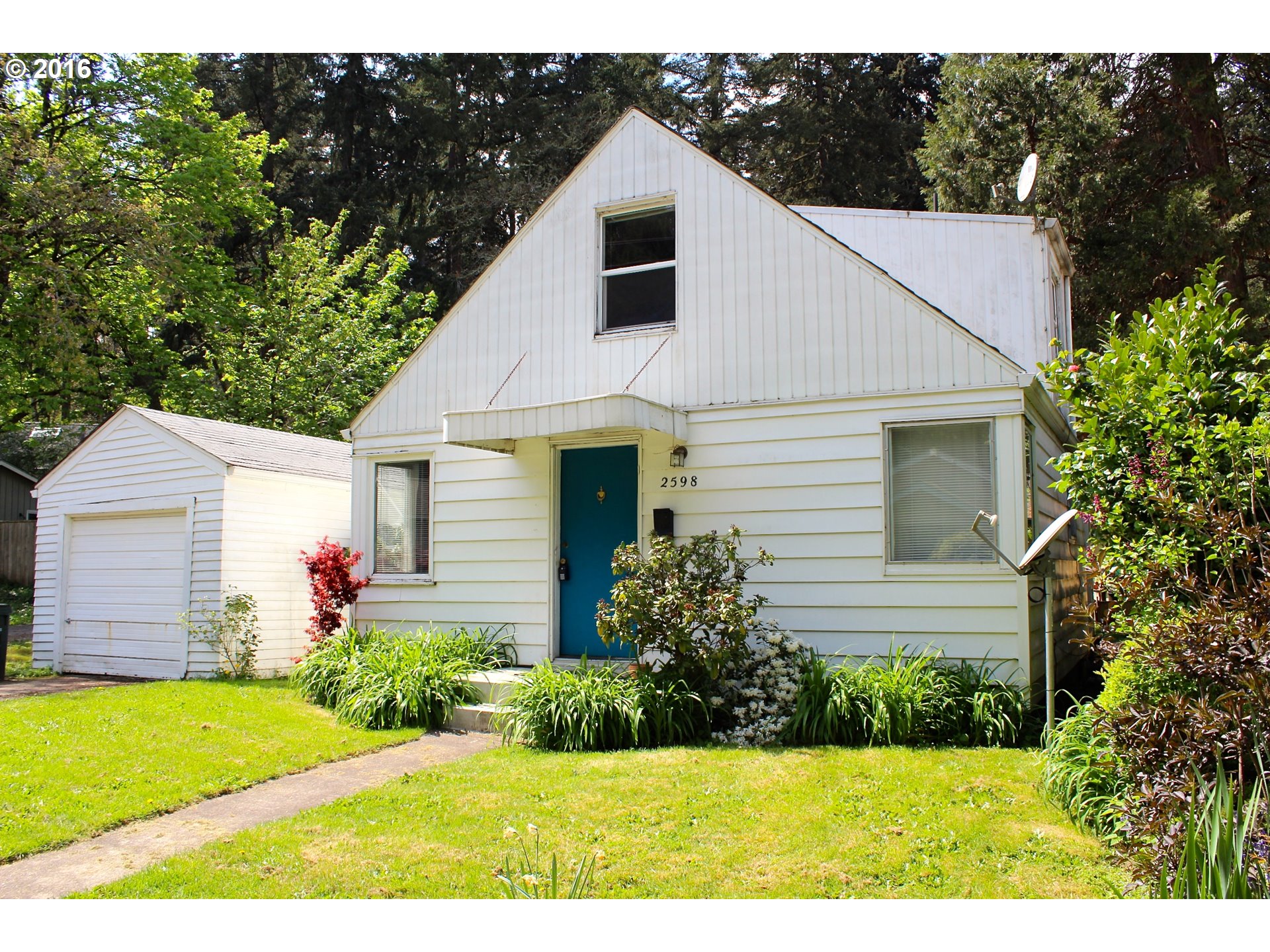 2598 Emerald St, Eugene, OR 97403 photo 1