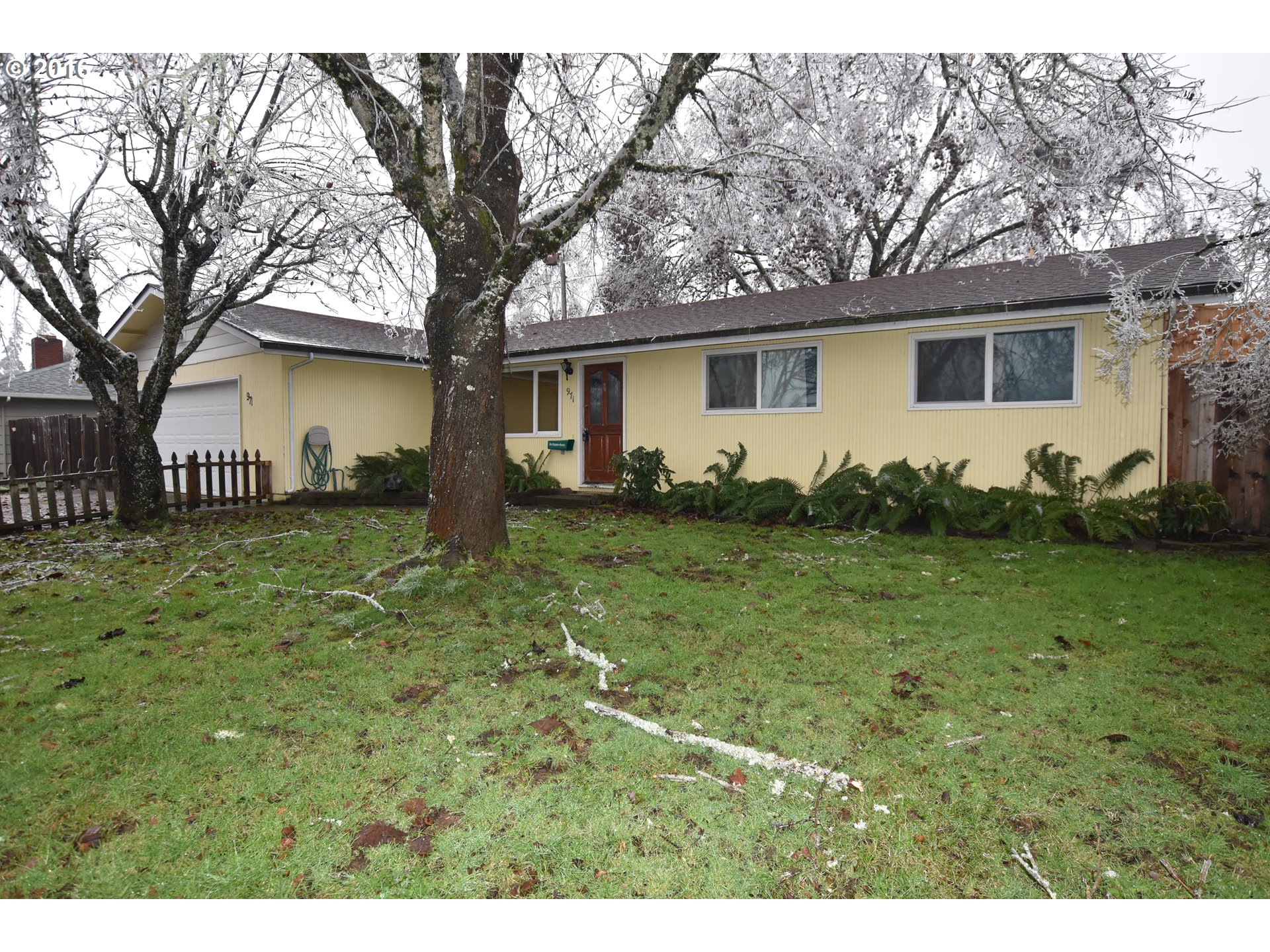971 S 40th Pl, Springfield, OR 97478 photo 1
