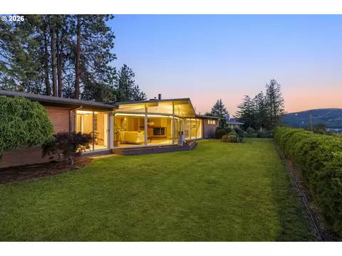 314 W Scenic Dr, The Dalles, OR 97058
