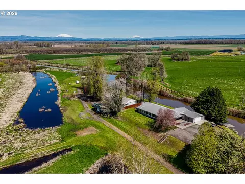34579 E Columbia Ave, Scappoose, OR 97056
