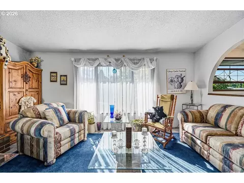 Living - 2330 SE Paloma Dr, Gresham, OR 97080 photo 3 of 4