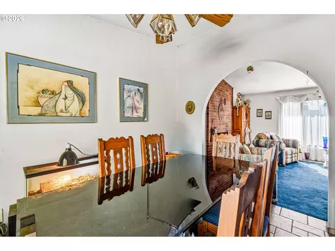 Dining - 2330 SE Paloma Dr, Gresham, OR 97080 photo 1 of 1