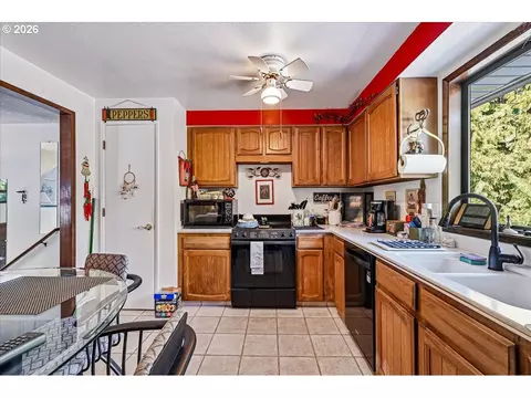 Kitchen - 2330 SE Paloma Dr, Gresham, OR 97080 photo 1 of 3