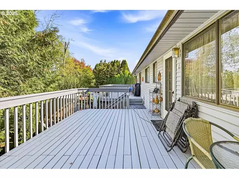 Exterior - 2330 SE Paloma Dr, Gresham, OR 97080 photo 6 of 16