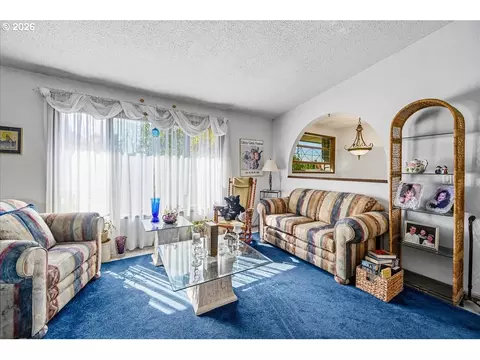 Living - 2330 SE Paloma Dr, Gresham, OR 97080 photo 2 of 4