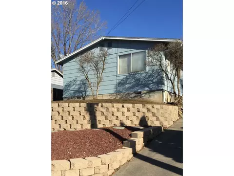 702 NW 6th St, Pendleton, OR 97801 photo 1