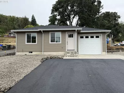 1207 SE Marsters Ave, Roseburg, OR 97470