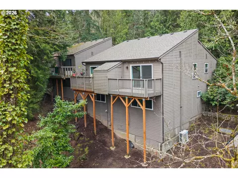 4594 SW Caldew St #A, Portland, OR 97219