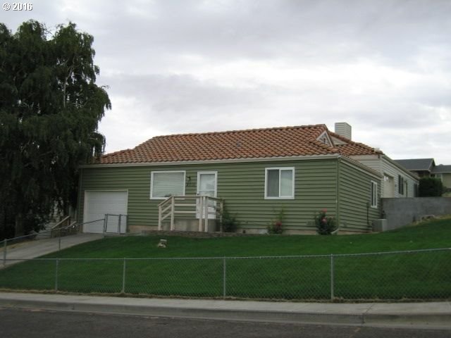 2010 SW Runnion Dr, Pendleton, OR 97801 photo 1