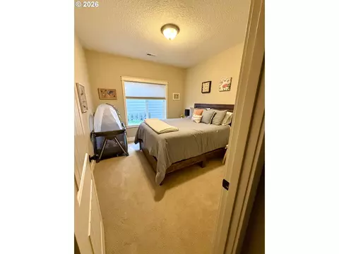 Bedroom - 928 E 16th St, Lafayette, OR 97127 photo 2 of 3