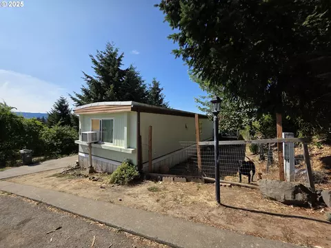 401 N Comstock Rd #29, Sutherlin, OR 97479