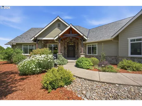 314 N 7th St, Carlton, OR 97111