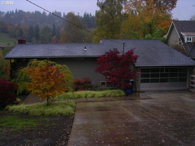 2705 Emerald St, Eugene, OR 97403 photo 1