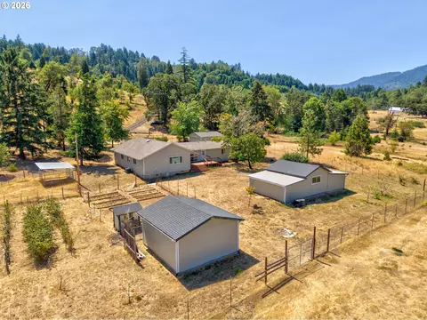 177 Spur Dr, Roseburg, OR 97471