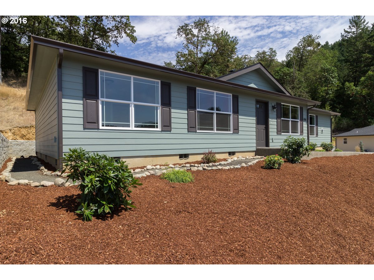 656 Brooks Loop, Sutherlin, OR 97479 photo 1