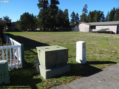 910 Cedar Loop, Lakeside, OR 97449 photo 1