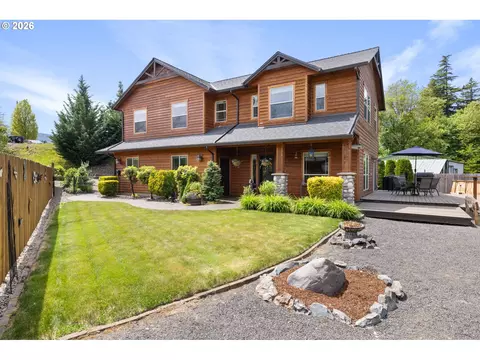 210 SE Whitten Rd, Mill City, OR 97360