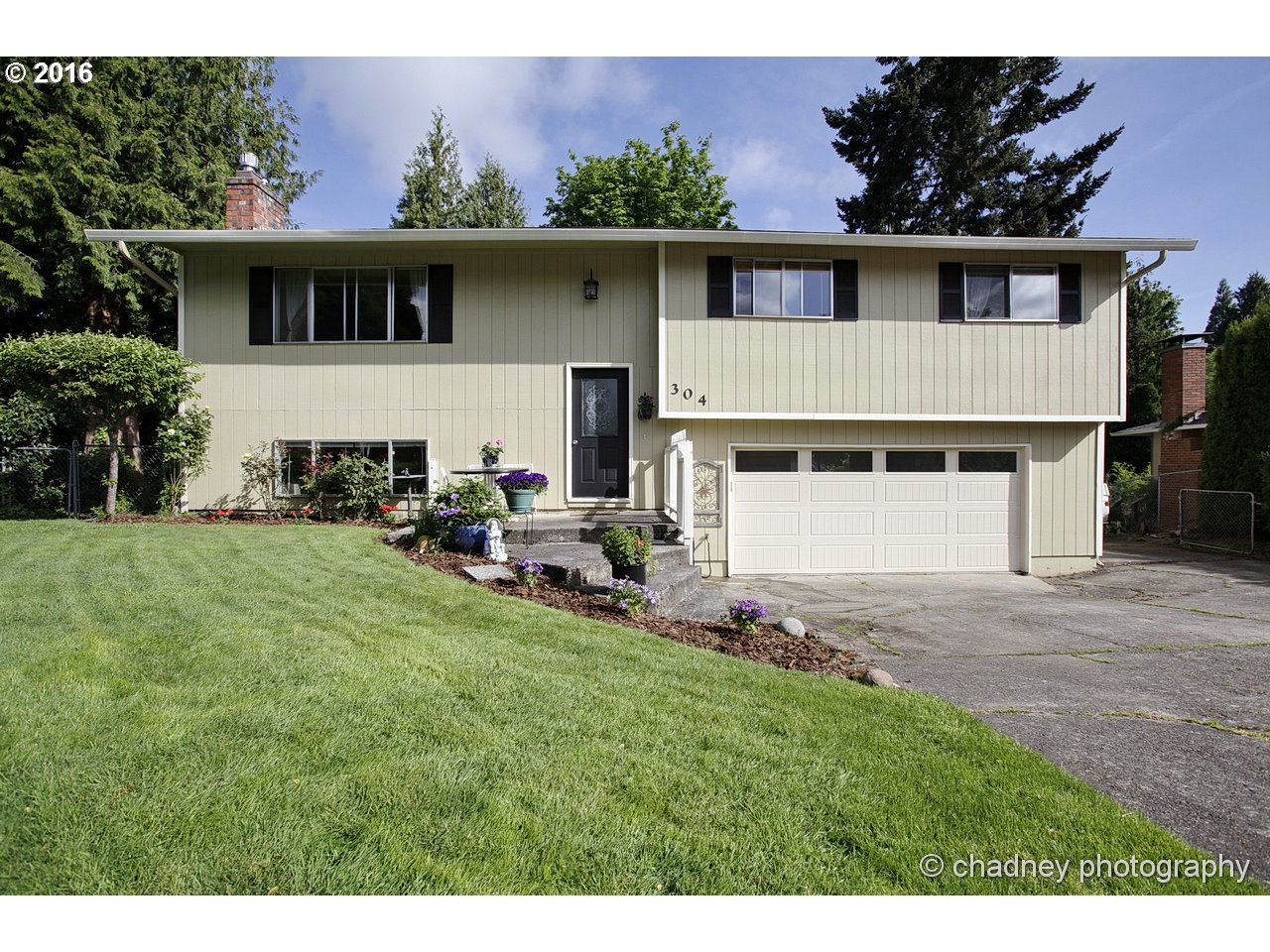 304 SE Barnes Ave, Gresham, OR 97080 photo 1