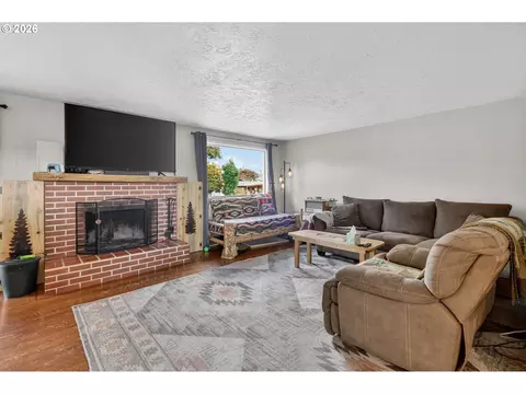 Living - Undisclosed, Springfield, OR 97477 photo 1 of 2