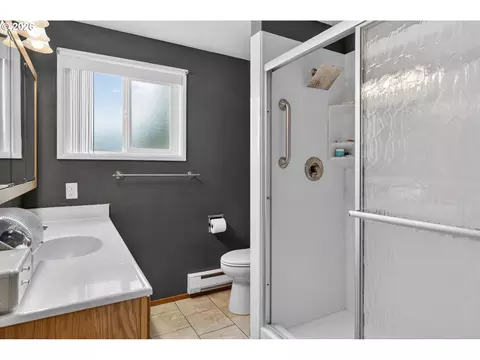 Bath - Undisclosed, Springfield, OR 97477 photo 2 of 4