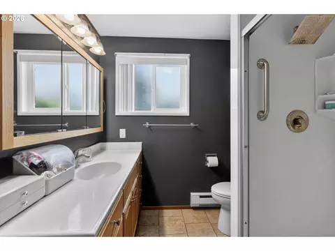 Bath - Undisclosed, Springfield, OR 97477 photo 1 of 4