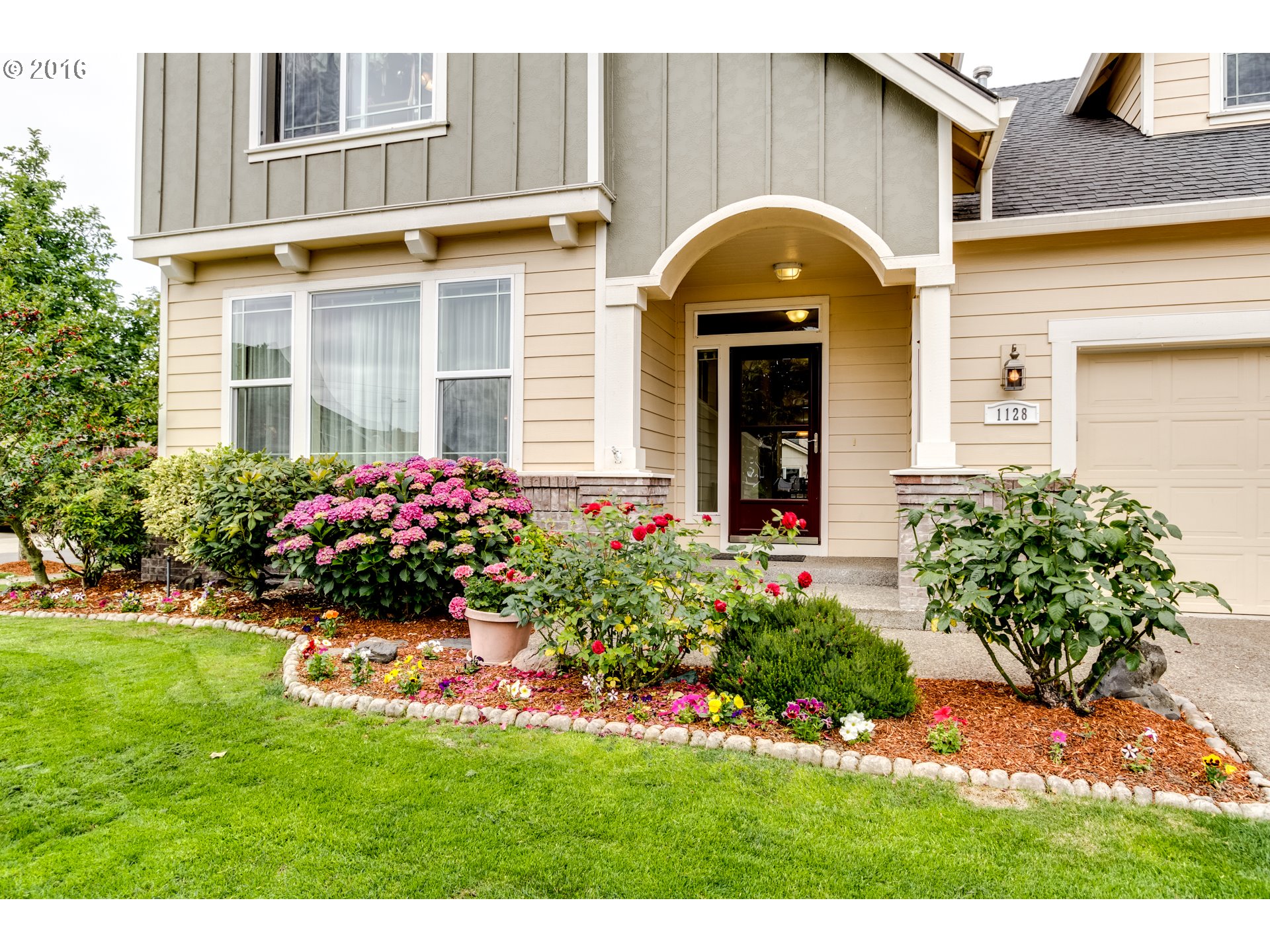 1128 Throne Dr, Eugene, OR 97402 photo 1