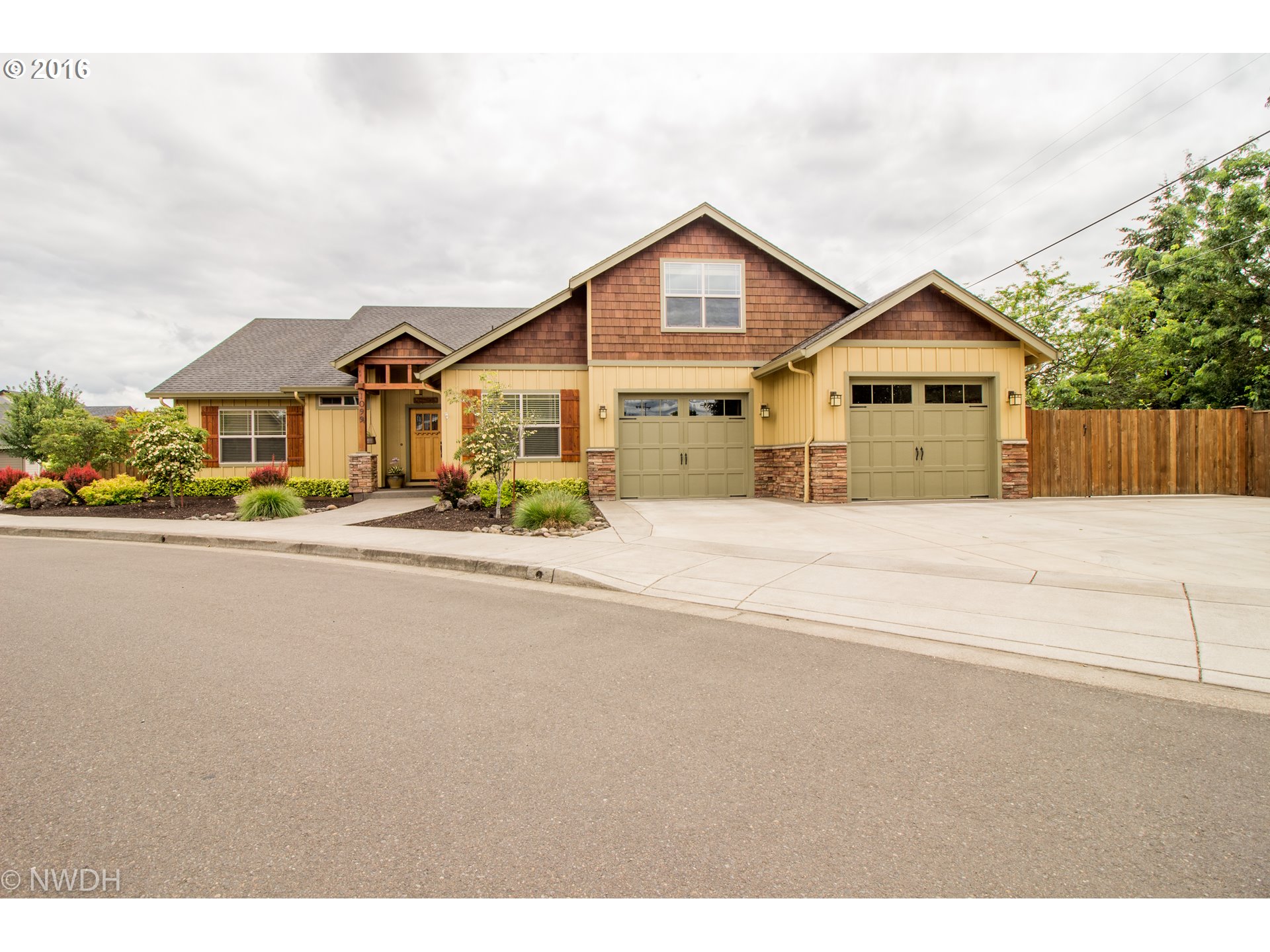 1099 S 40th St, Springfield, OR 97478 photo 1