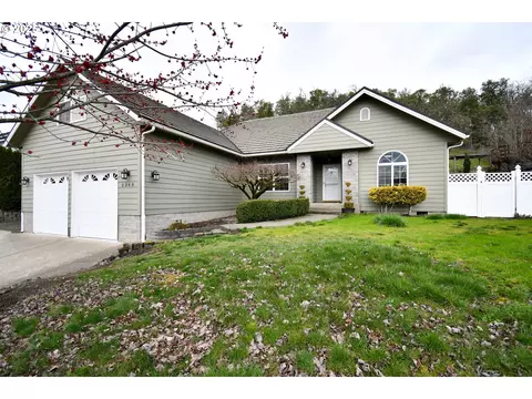2360 NW Witherspoon Ave, Roseburg, OR 97471