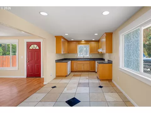 Kitchen - 2631 Edison St, Eugene, OR 97402 photo 2 of 6