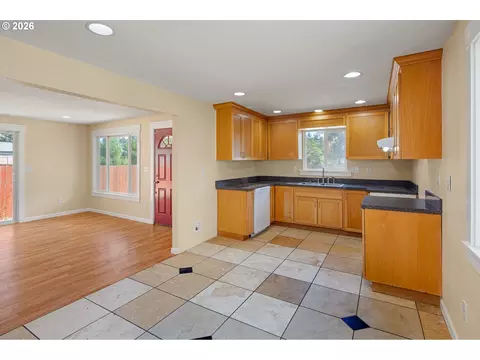 Kitchen - 2631 Edison St, Eugene, OR 97402 photo 1 of 6