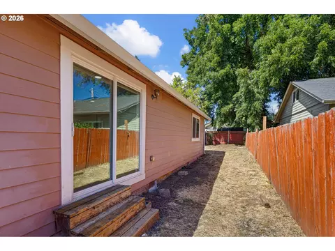 Exterior - 2631 Edison St, Eugene, OR 97402 photo 3 of 4