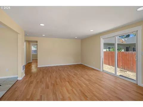 Living - 2631 Edison St, Eugene, OR 97402 photo 4 of 10