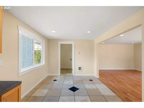 Living - 2631 Edison St, Eugene, OR 97402 photo 8 of 10